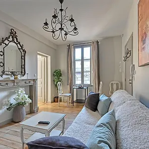 Apartment Au Coeur Des Papes, Dans Batisse De Charme & En Coeur De, Avignon